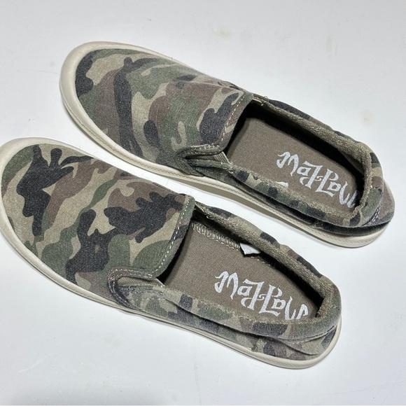 Women’s Malibu Camouflage Slip-On Sneakers Size 6 - Picture 6 of 8